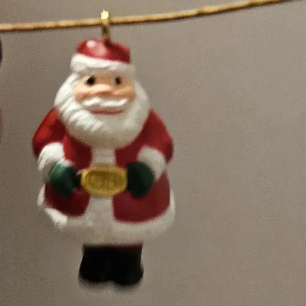 Hallmark Keepsake Miniature "Holly-Jolly Jig"  1998